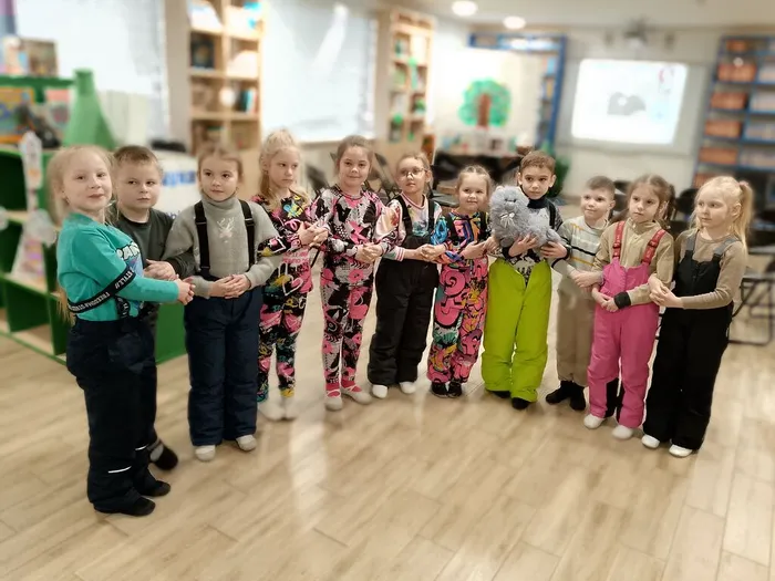 «Кот ученый все ходит по цепи...»