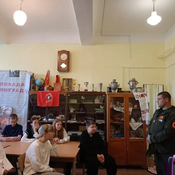 Патриотический час «Герои живут рядом с нами»