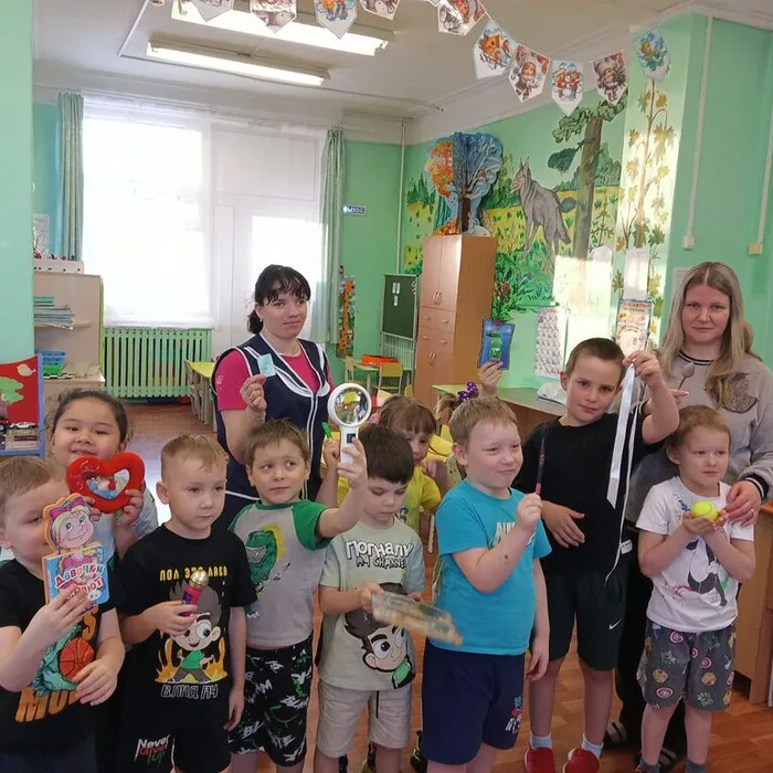 Праздничная программа «Старый год стучится в дверь!»