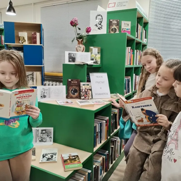 «Чехов грустит и улыбается».